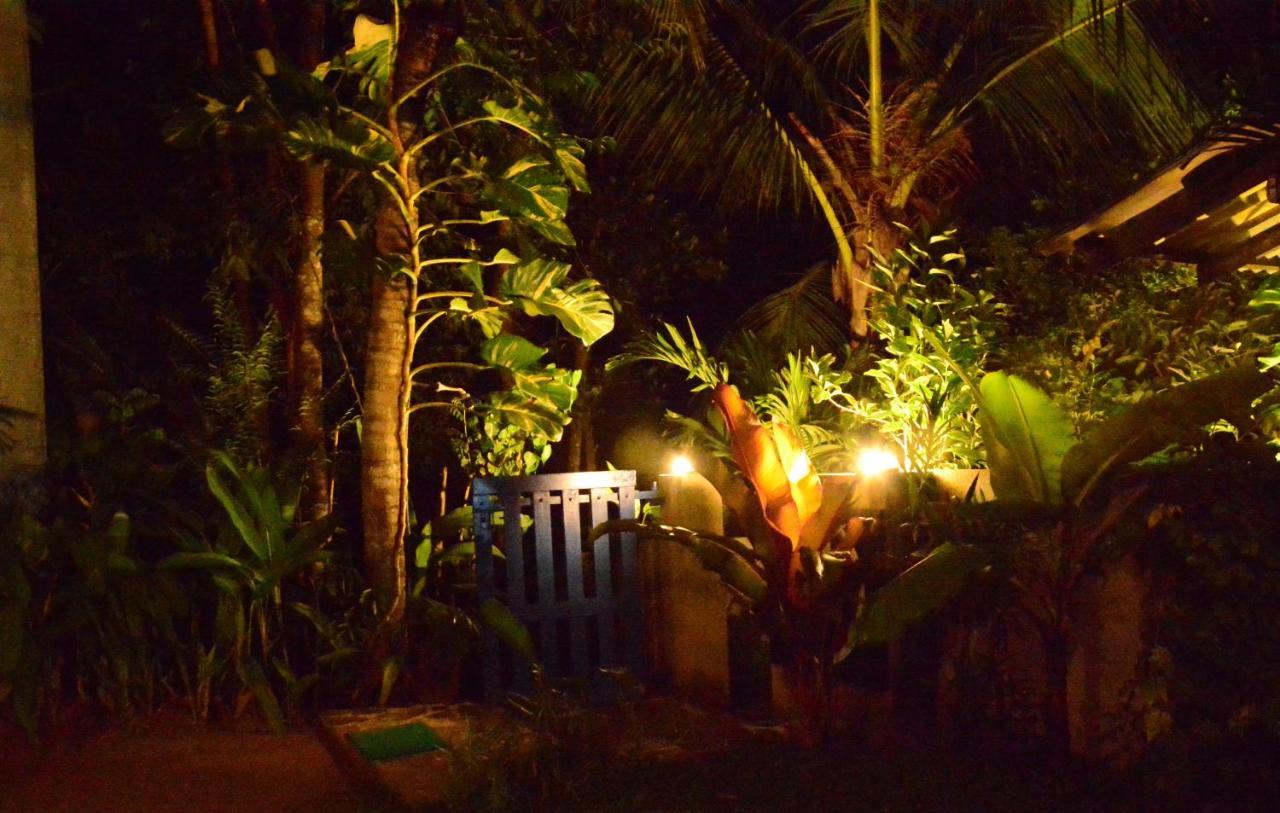 View Guesthouse & Bistro At Goyambokka Tangalle Exteriör bild